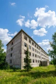 Здание казармы с зем.участком 6832 кв.м, назначение: нежилое, площадью 3 764,2 кв. м, этажность 4,: Республика Коми, г. Печора, п. Березовка